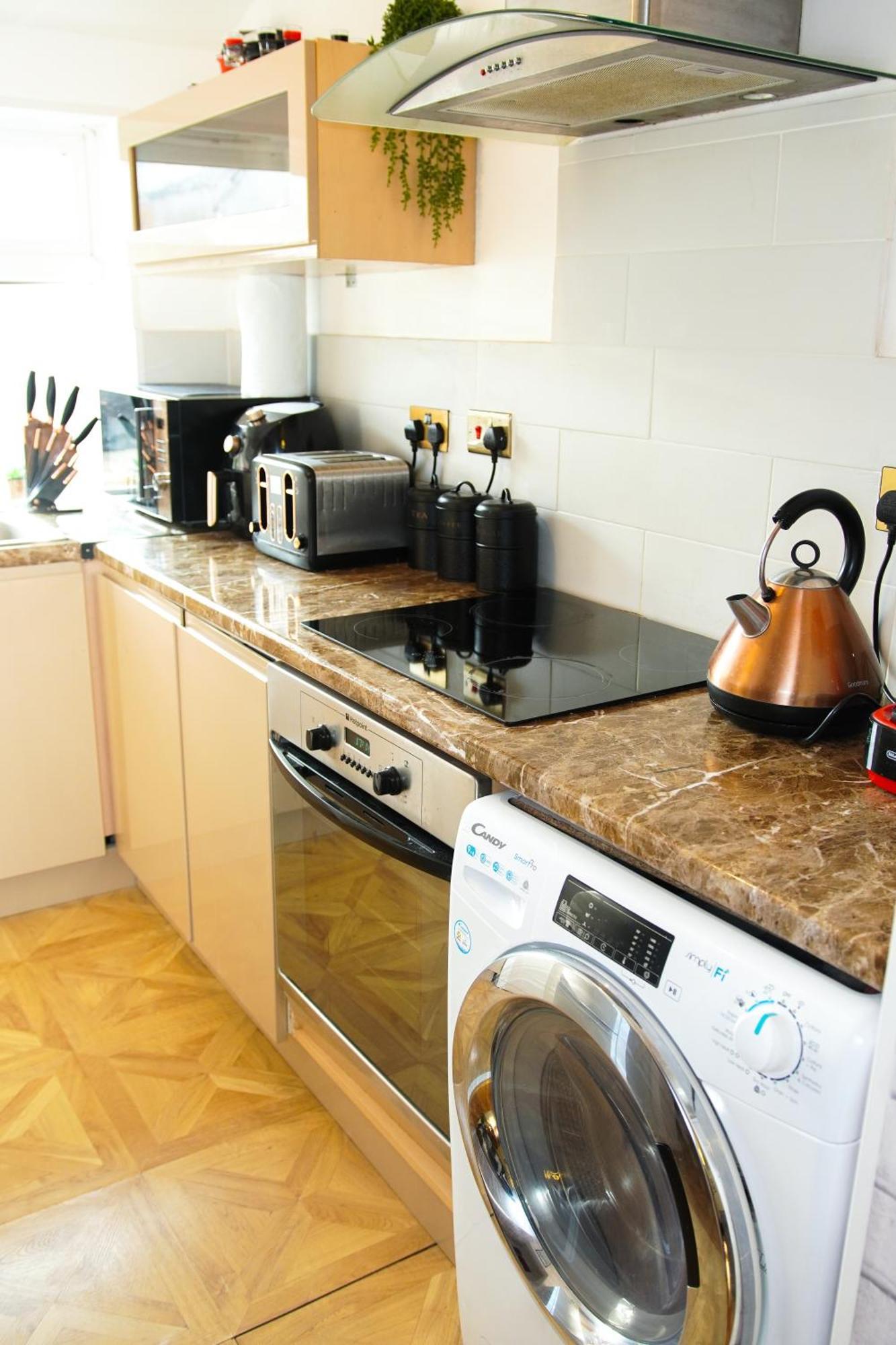 5 Bedroom House Near Cardiff City. Exterior photo